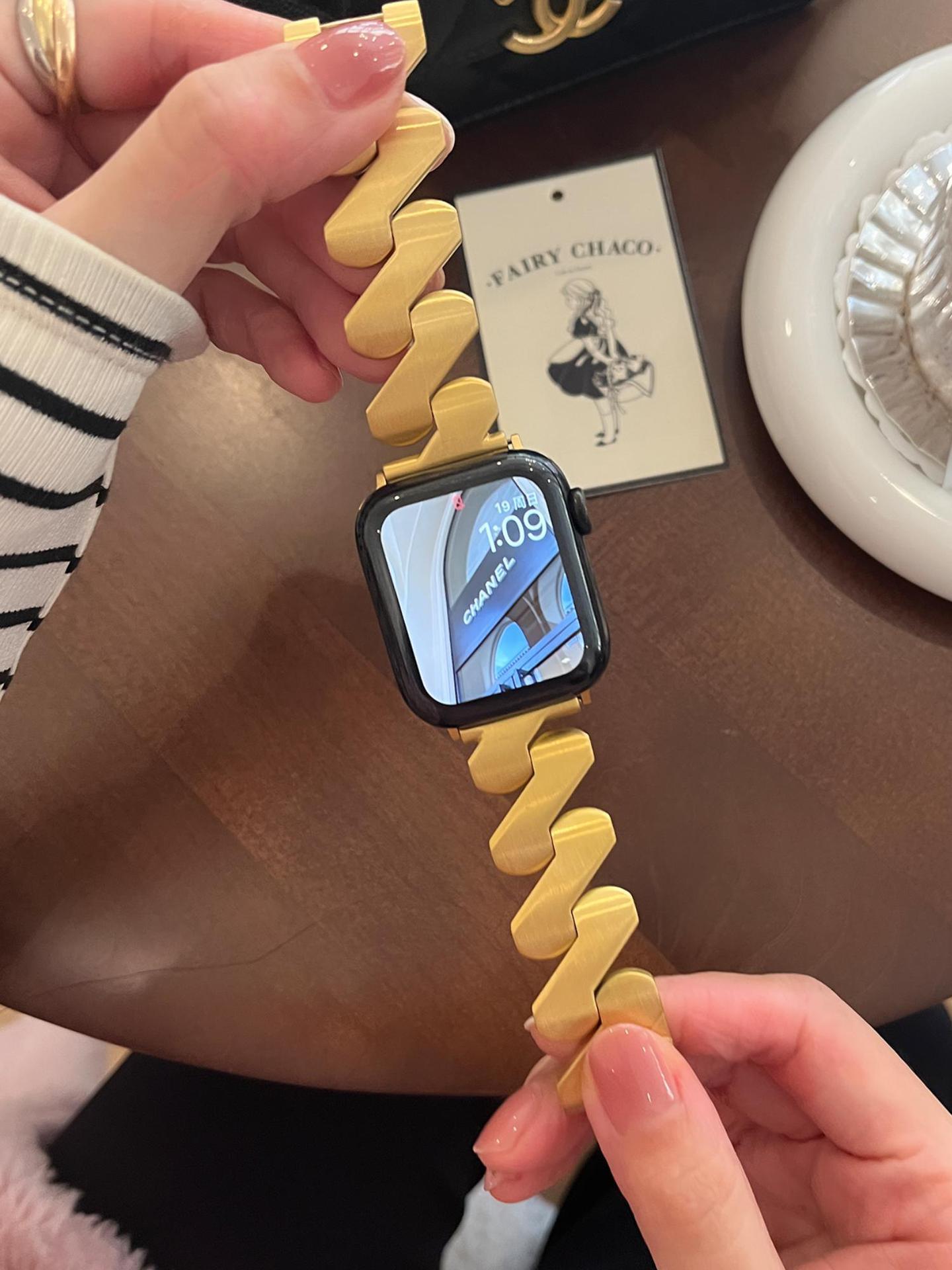 Metallic Wave Apple Watch Band – Compatible with iWatch Series 5 6 7 8