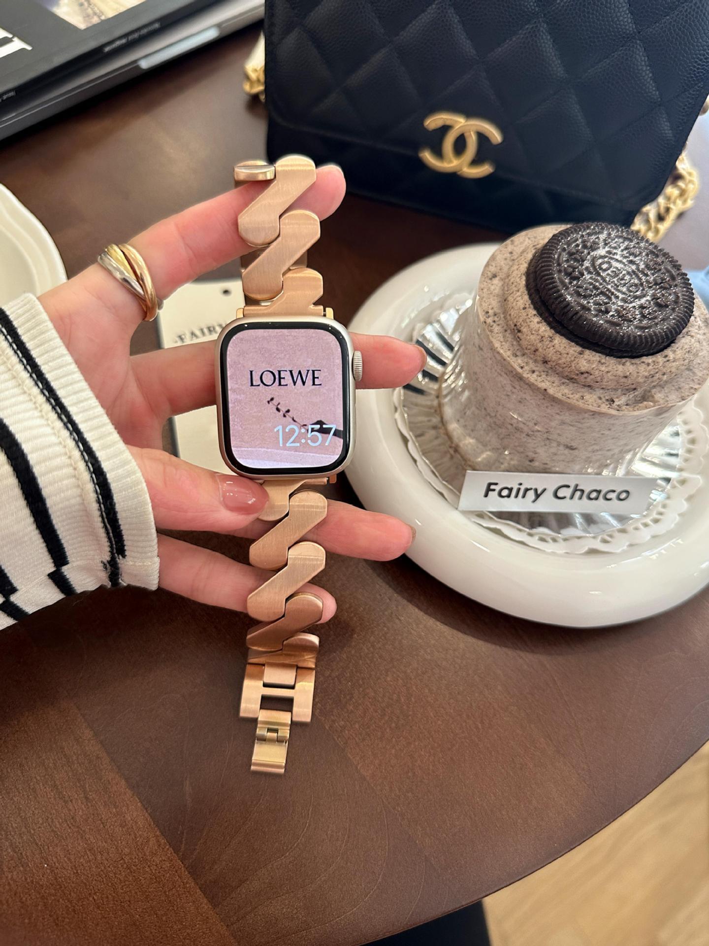 Metallic Wave Apple Watch Band – Compatible with iWatch Series 5 6 7 8